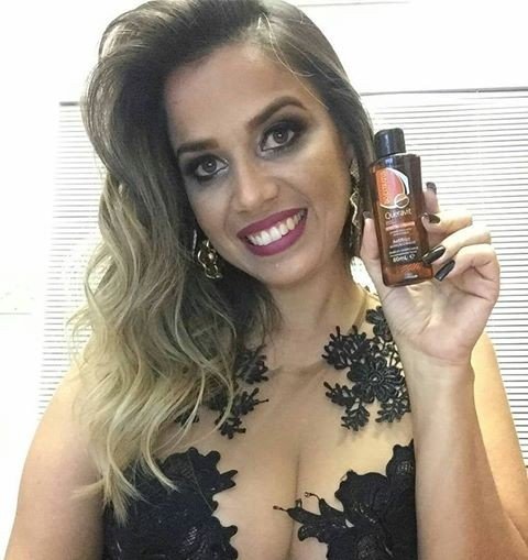 By: @blogdafofuxa - So nos pequenos frascos que encontramos o Melhor selador de pontas antifrizz da linha Queravit 